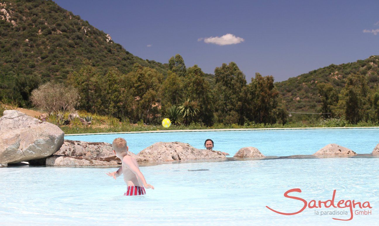 Li Conchi 35 | Großer Pool mit Kinder- und Erwachsenenbecken mitten im Grünen Großer Pool mit Kinder- und Erwachsenenbecken mitten im Grünen