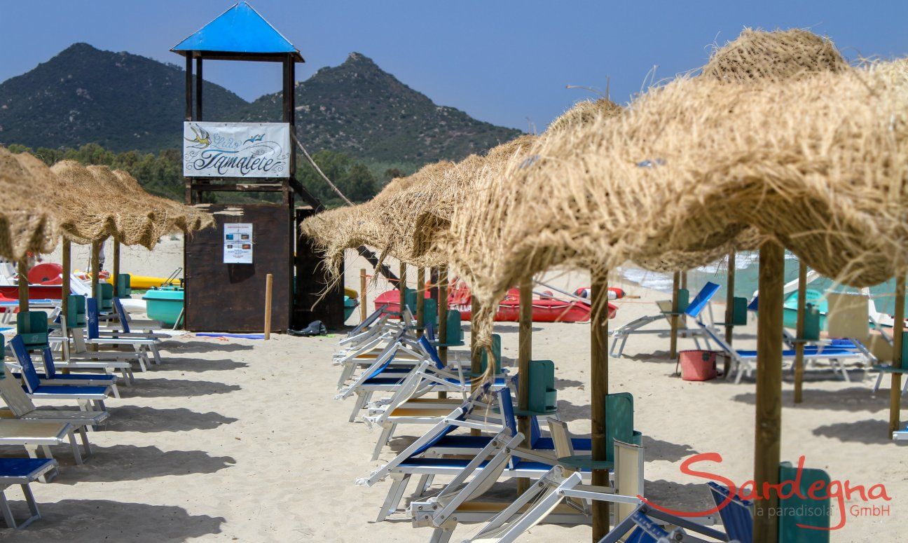 Bademeister Aussichtsturm vom Strandbad Tamatete am Strand Cala Sinzias