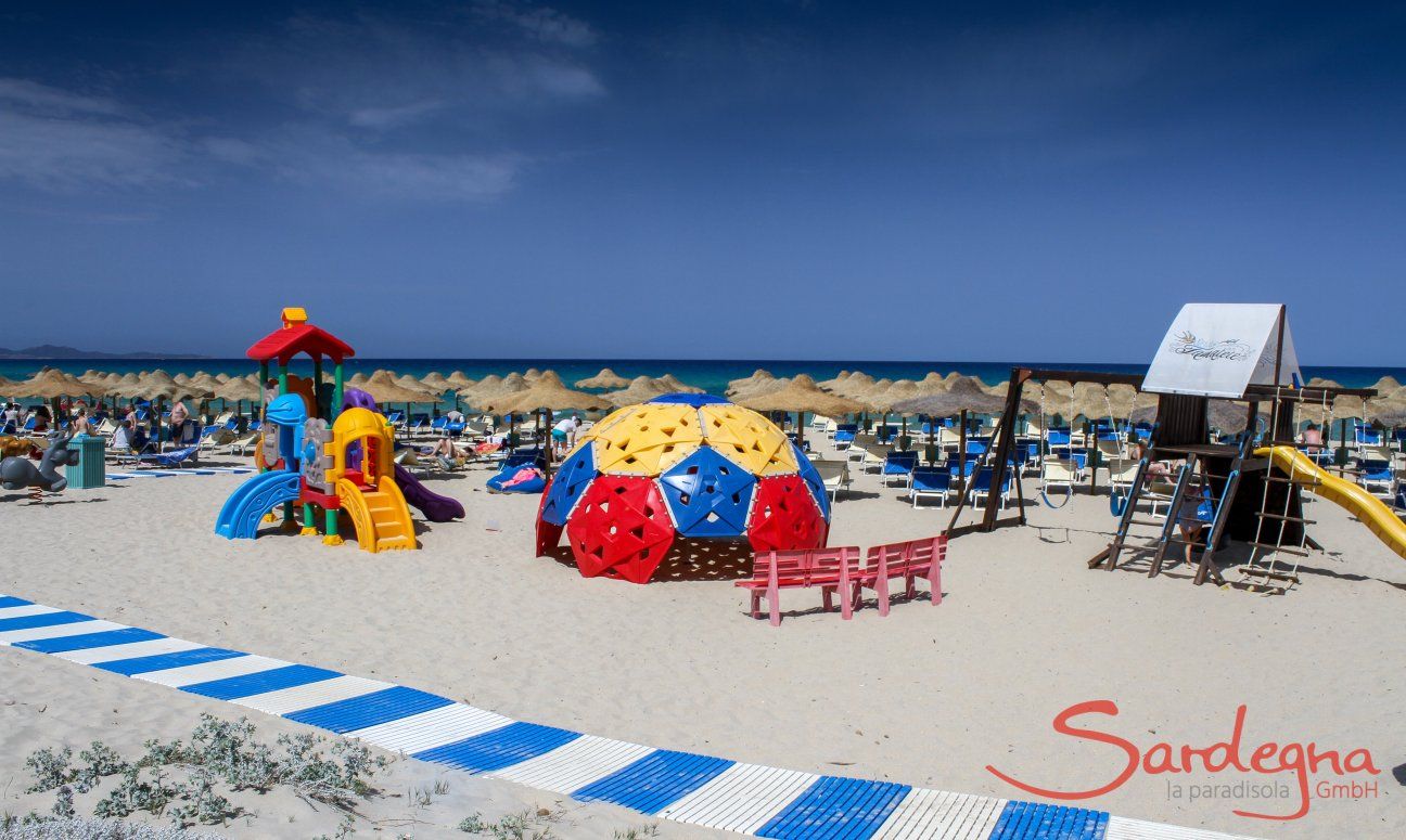 Kinderspielplatz im Strandbad Tamatete, nur 2 km von Li Conchi