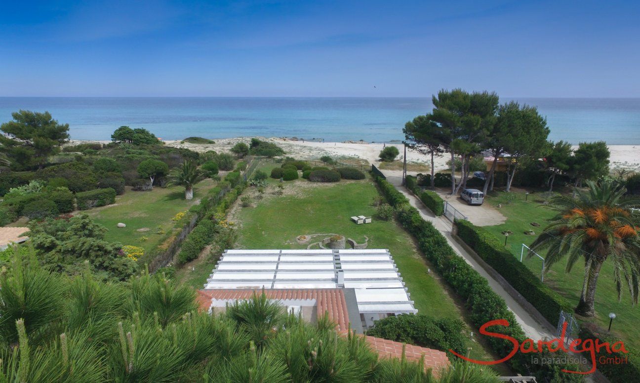 Villa Graziano | Luftansicht der Lage direkt am Strand Luftansicht Villa Graziano