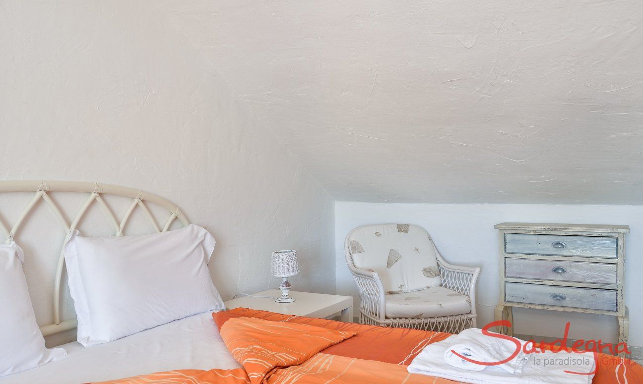 Villa Nodu Pianu Bianca | Schlafzimmer 1 mit Doppelbett im Obergeschoss Schlafzimmer 1 mit Doppelbett