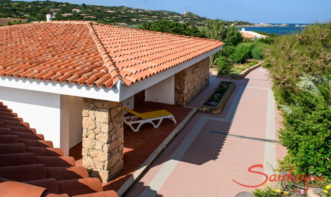 Villa Massimo | Hausansicht und Weg zum Meer Hausansicht und Weg zum Meer