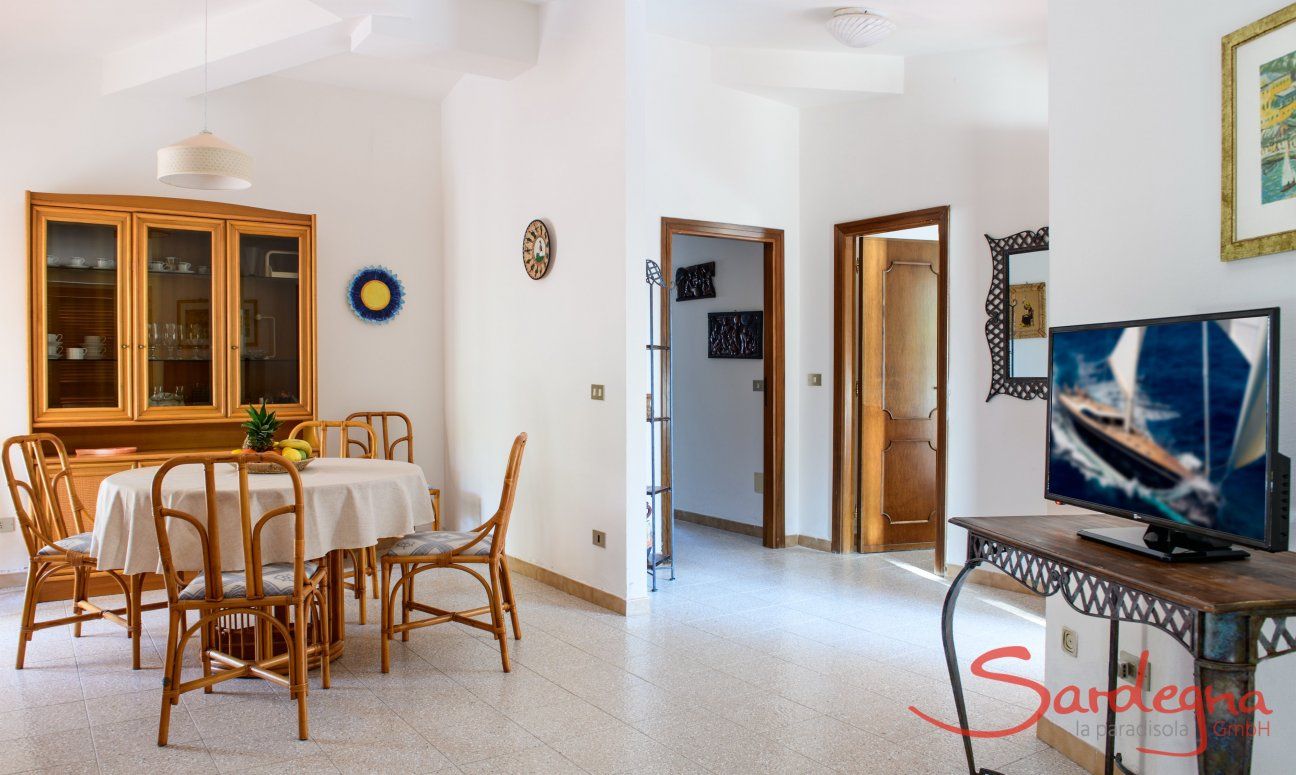 Villa Massimo | Runder Esstisch im Wohnbereich Runder Esstisch im Wohnbereich