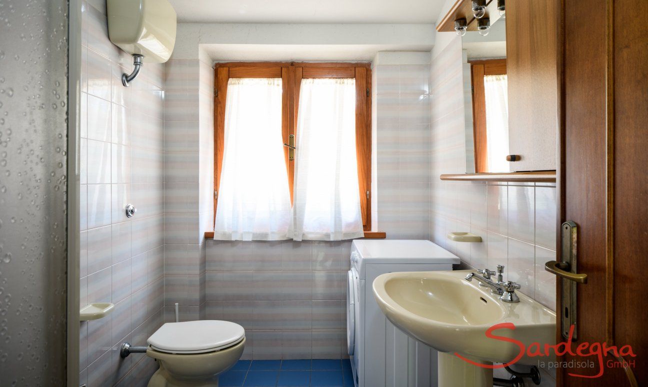Villa Marco | Badezimmer 2 mit Waschmaschine Badezimmer 2 mit Waschmaschine