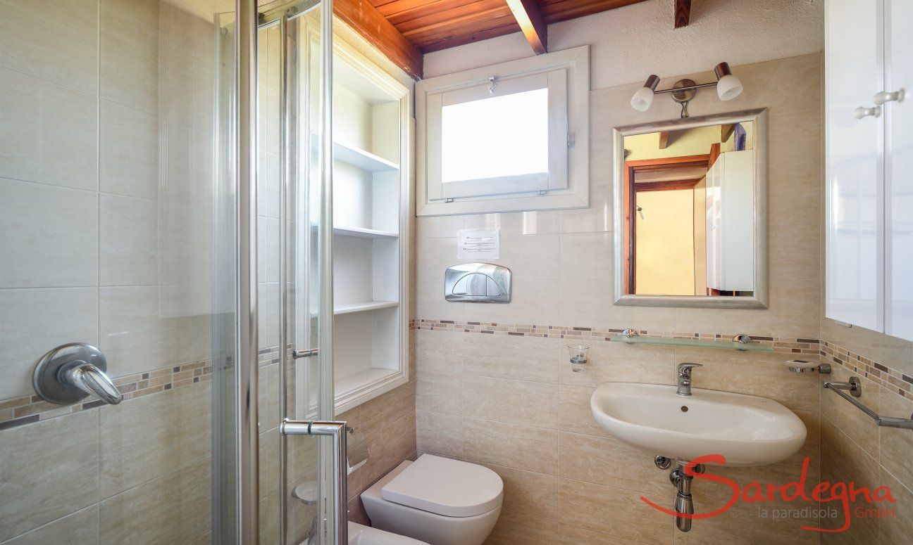 Villa Mare Turagri | Helles Bad mit Dusche und Bidet Helles Bad mit Dusche und Bidet