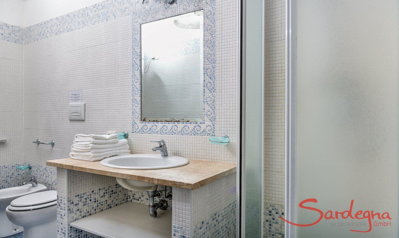 Apartment Castededdu 5 | Badezimmer mit Dusche und Bidet Badezimmer mit Dusche und Bidet