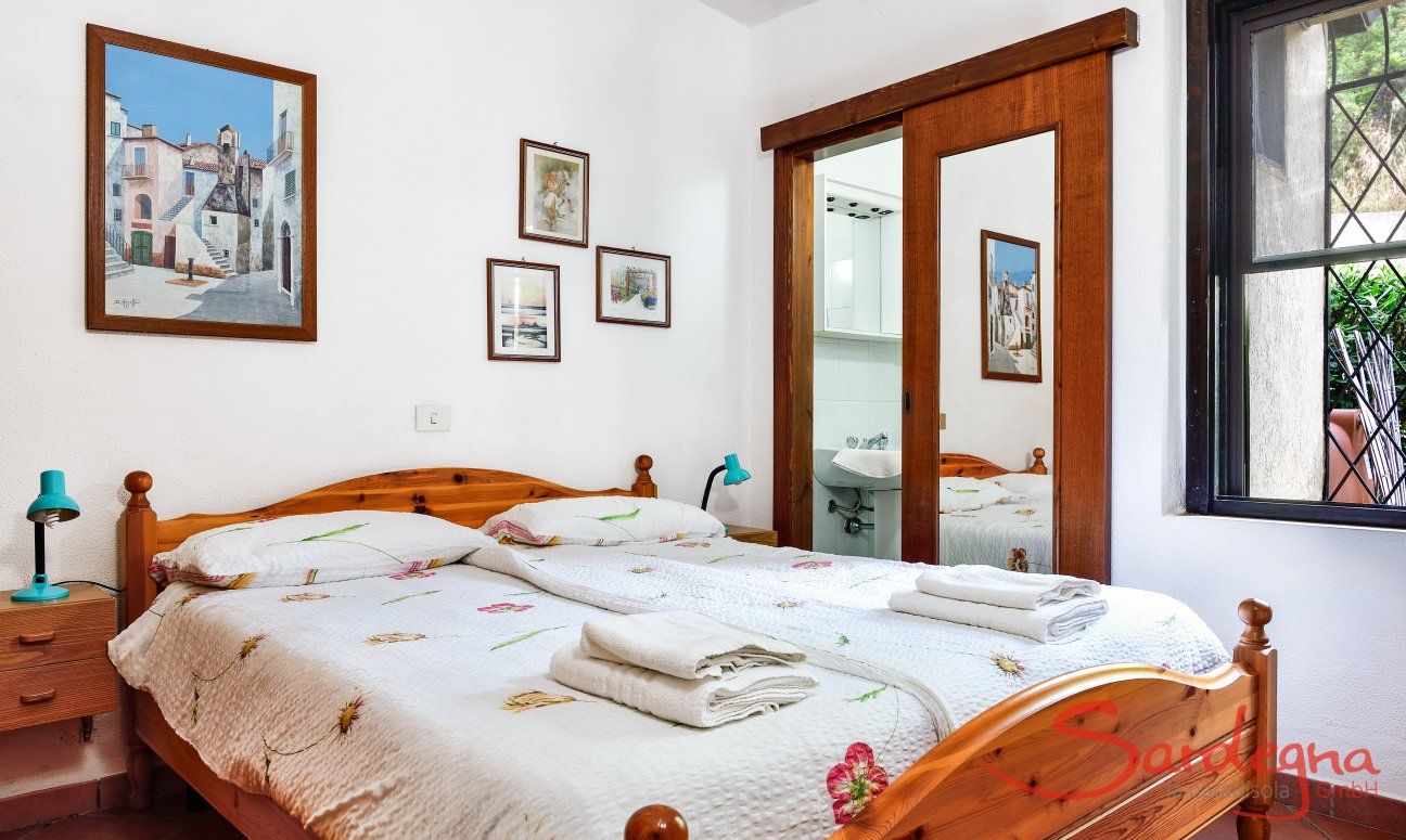 Villa Monica | Schlafzimmer 2 mit Ensuite-Badezimmer Schlafzimmer 2 mit Ensuite-Badezimmer