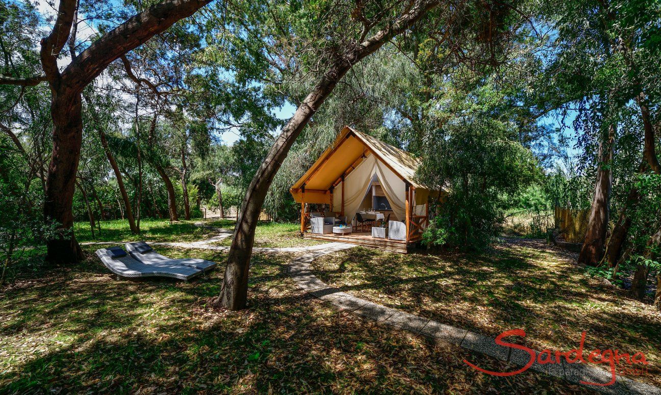 Zelt-Lodge Orri | Wohnen in der Natur - 30 m vom Sandstrand entfernt Blick auf die Lodge vom Garten
