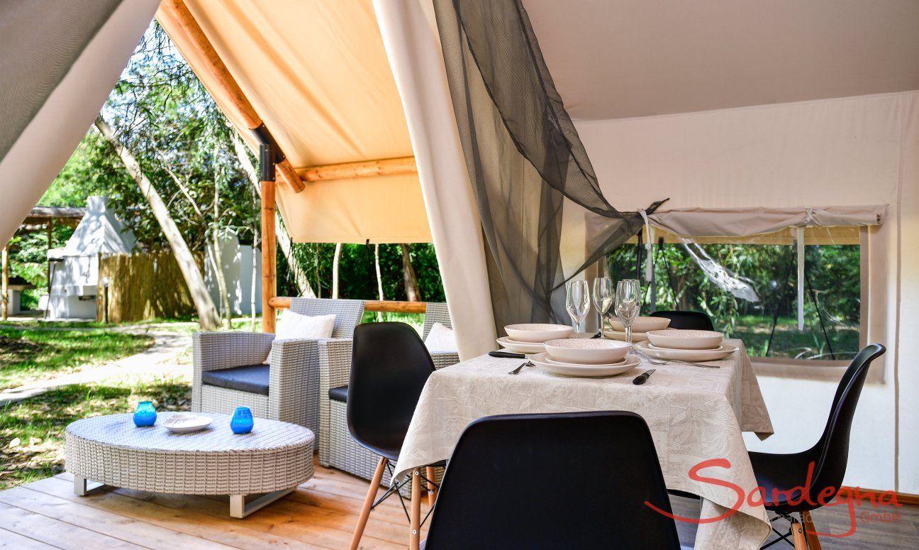 Zelt-Lodge Orri | Ein unvergessliches Erlebnis in der Ogliastra Essbereich mit Blick ins Freie