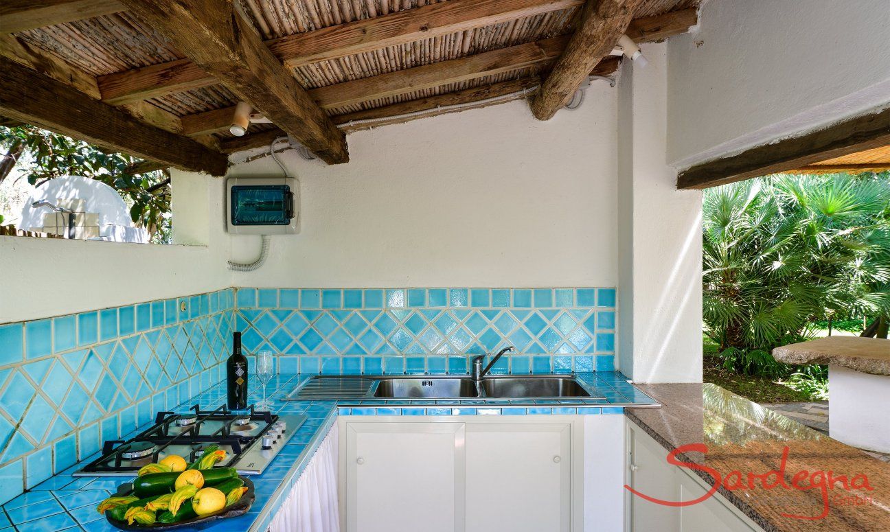 Zelt-Lodge Orri | Aussenküche mit Spüle und Kochstelle Aussenküche mit Spüle und Kochstelle