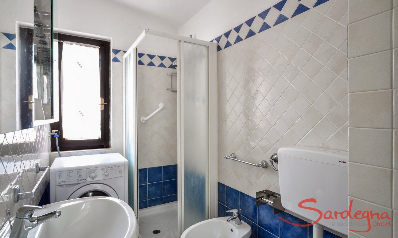 Villa Alessia | Badezimmer 1 mit Dusche und Bidet Badezimmer mit Dusche und Bidet