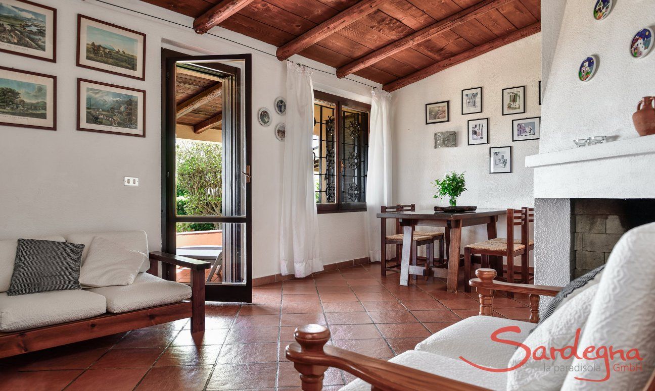 Villa Alessia | Wohnzimmer mit Essbereich und Terrassenzugang Wohnzimmer mit Essbereich und Terrassenzugang