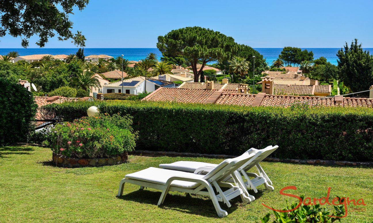 Villa Alessia | Garten mit Meerblick und Sonnenliegen Garten mit Meerblick