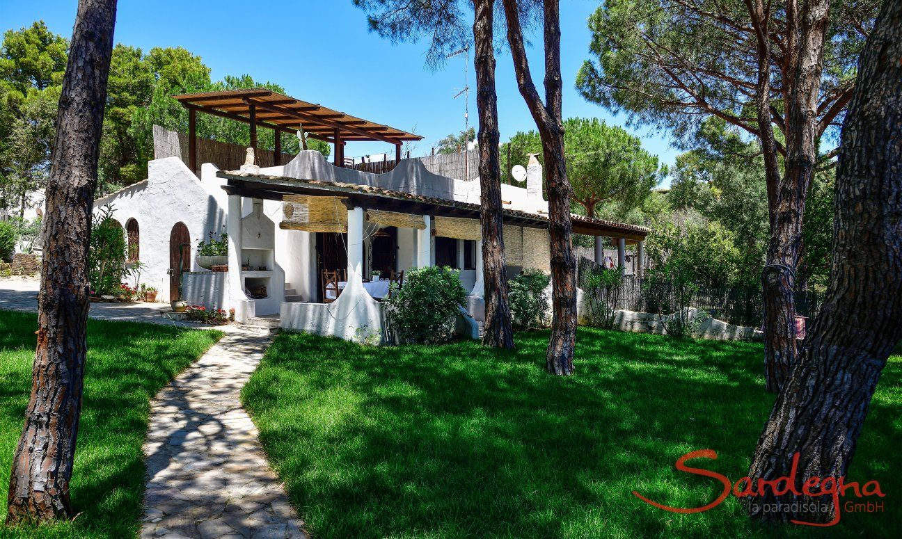 Villa Liliana | Großer, gut gepflegter Garten der Villa Schattiger Garten