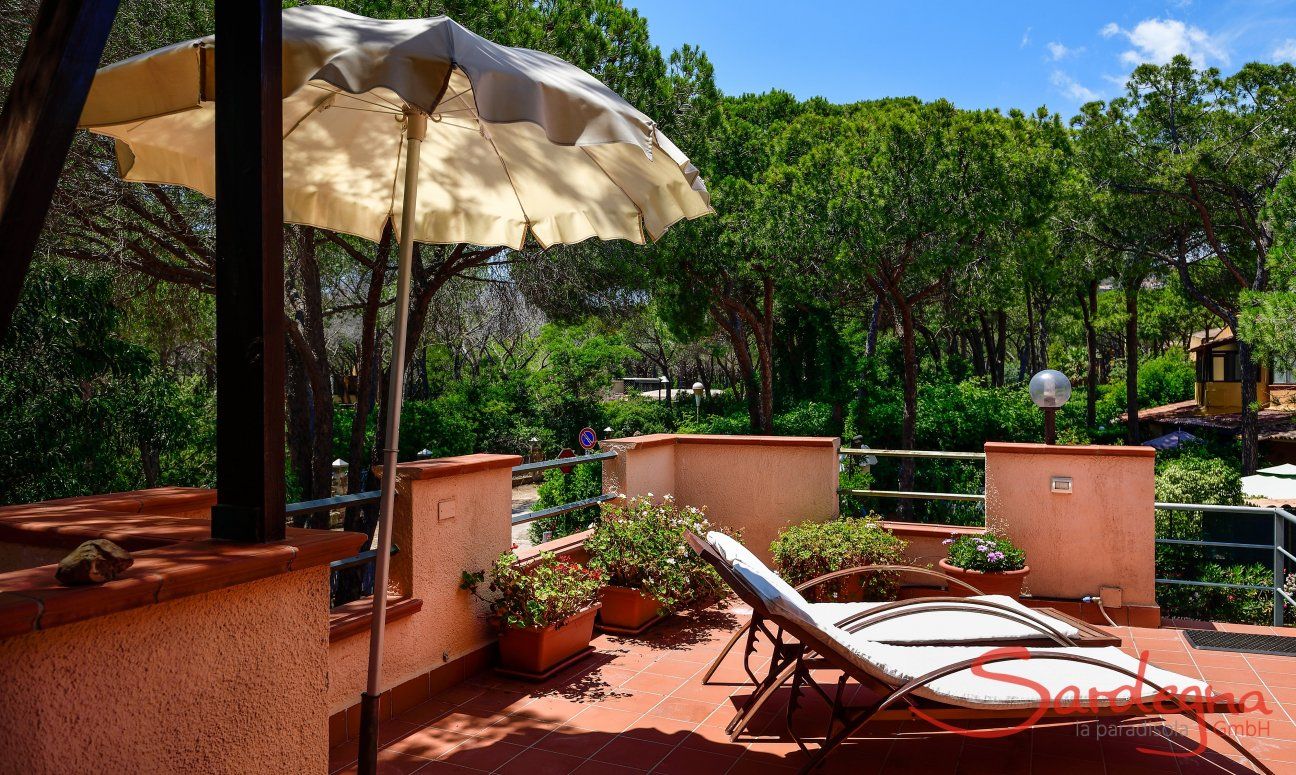 App. Pino | Schattenplatz auf der privaten Terrasse Schattenplatz