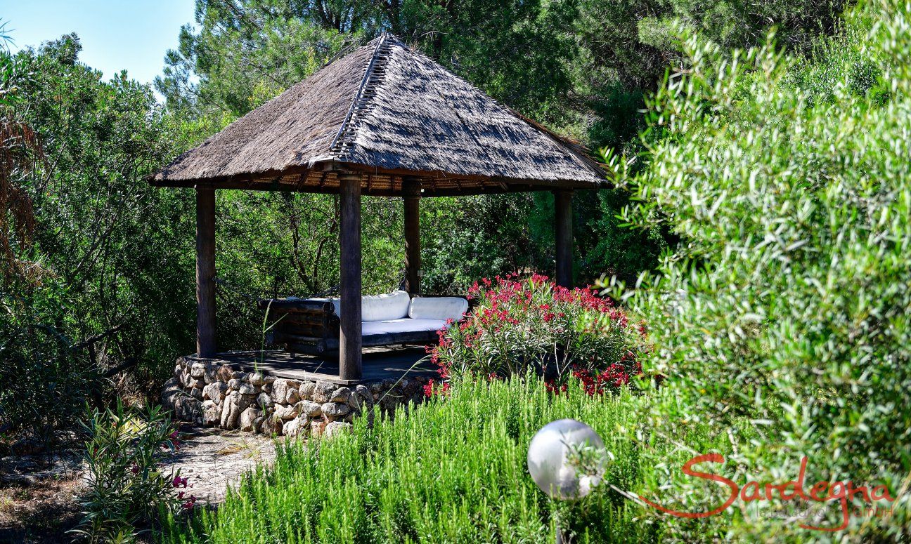 Pavillon im Garten zum relaxen 