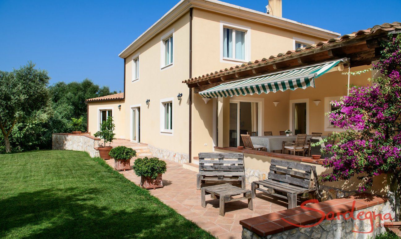 Villa Caroline | Haus-und Gartenansicht Villa Caroline Haus-und Gartenansicht Villa Caroline