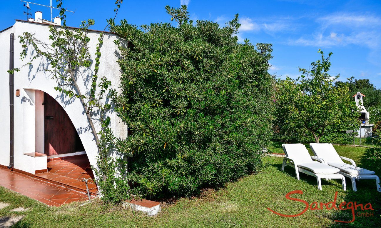 Villa Vela | Eingewachsener Garten mit gemütlichen Sonnenliegen Villa Vela
