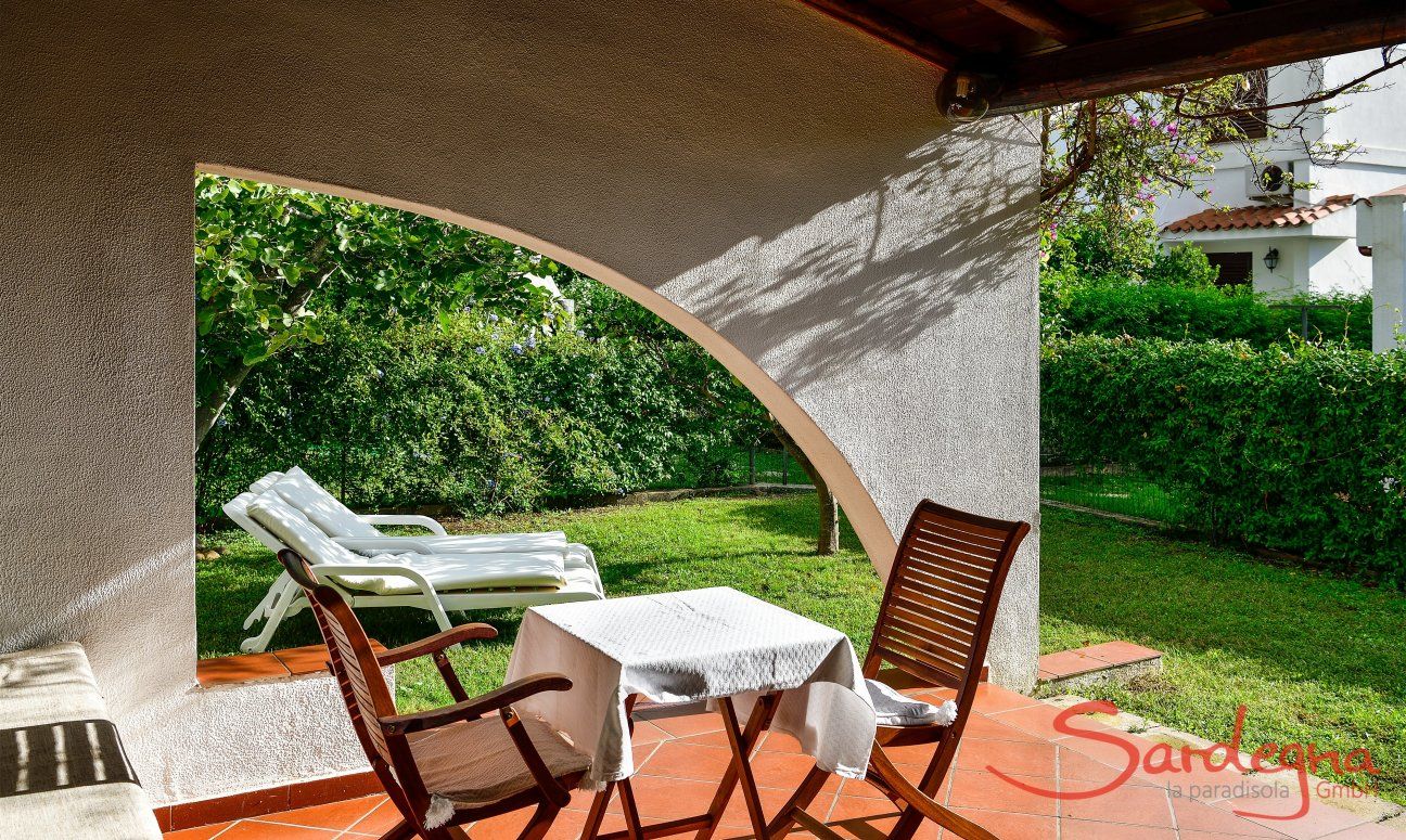Villa Vela | Terrasse mit Blick auf den Garten Terrasse mit Blick auf den Garten