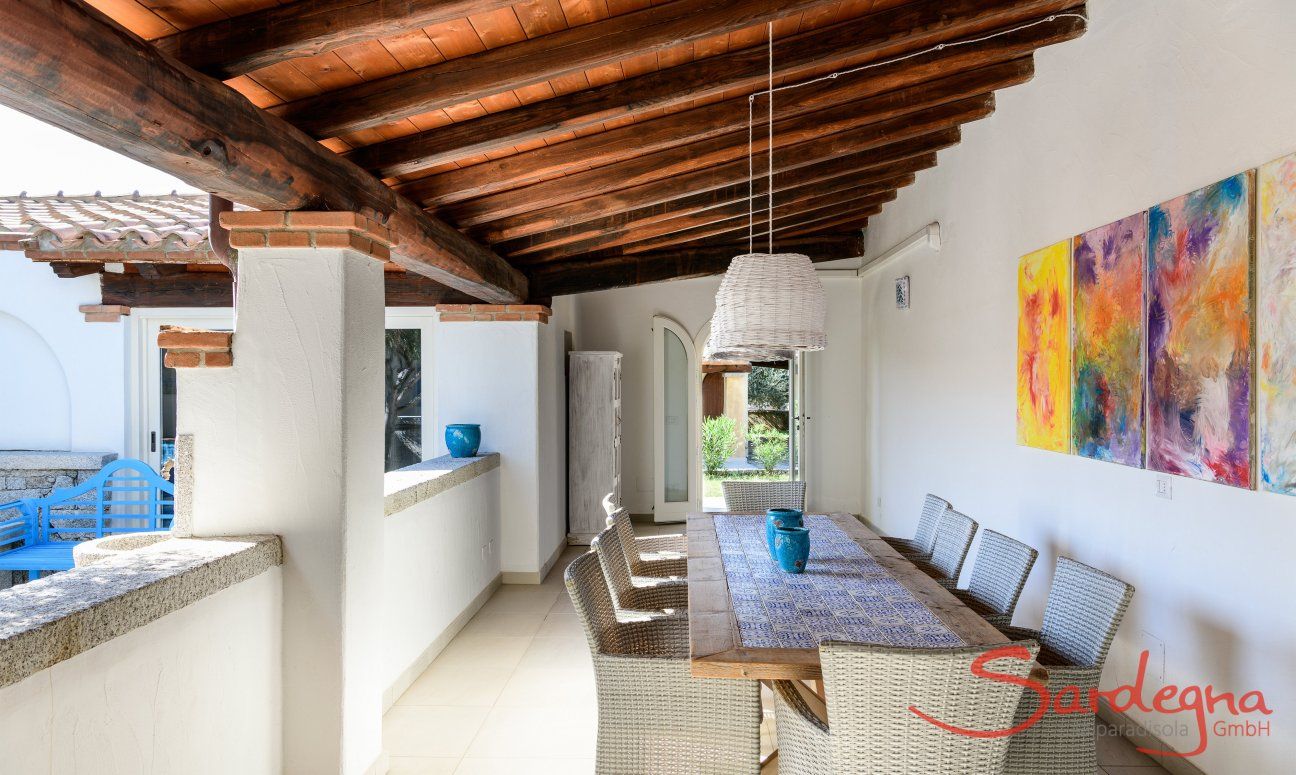 Villa Campidano 21 | Überdachte, stylische Terrasse mit großem Esstisch Überdachte Terrasse mit großem Esstisch Villa Campidano 21