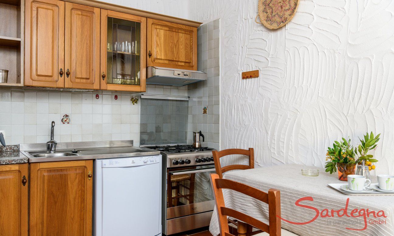 Casa Meloni 1 | Küche mit allen wichtigen Geräten und Frühstückstresen Küche mit allen wichtigen Geräten und Frühstückstresen