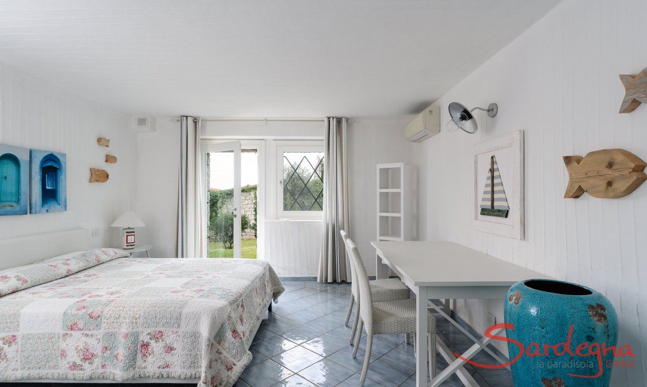 Li Conchi 29 | Schlafzimmer 3 im Untergeschoß mit Ausgang zum Garten 11 2018 New Picture