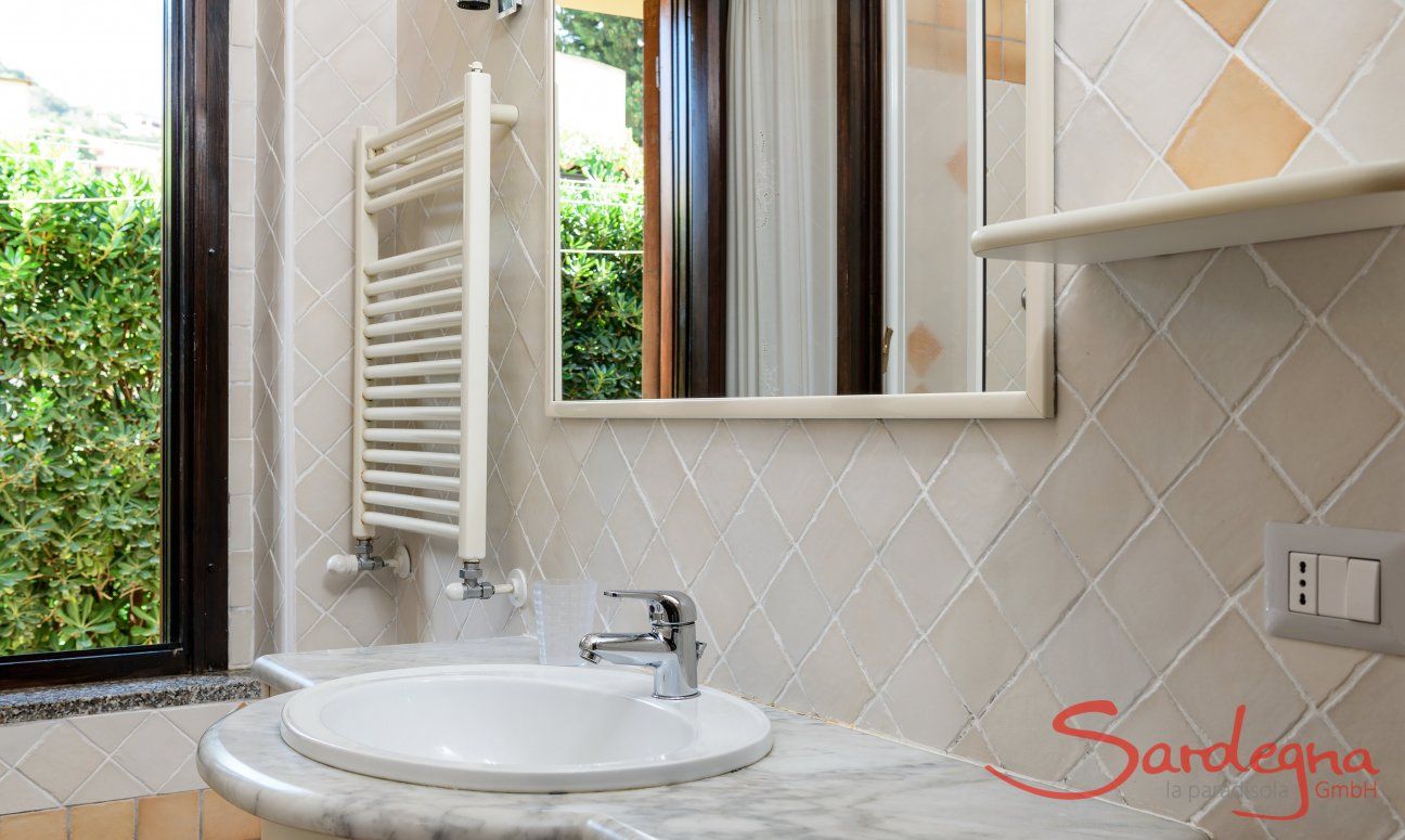 Villa Giangaleazzo | Badezimmer 1 mit Tageslicht Badezimmer 1 mit Tageslicht