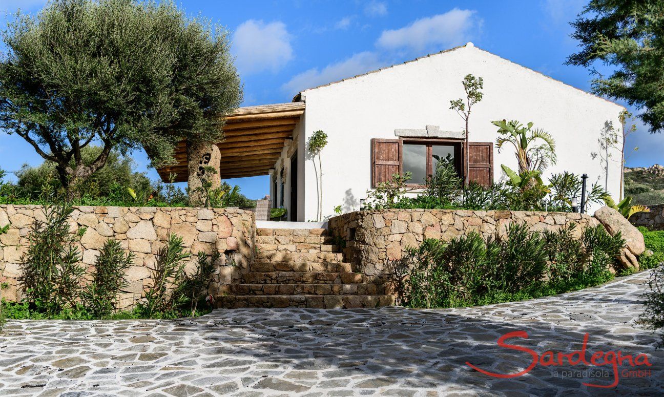 Villa Oleandro | Treppenaufgang aus Stein zur Villa Oleandro Treppenaufgang aus Stein zur Villa Oleandro
