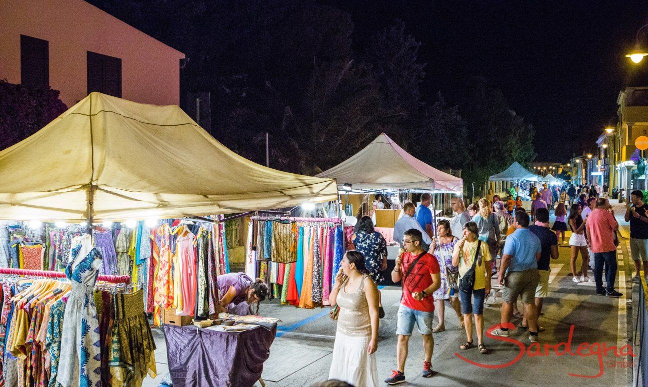 Abendlicher Markt in Golfo Aranci