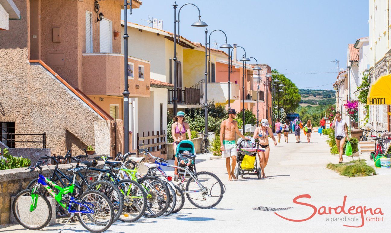 Promenade in Vignola Mare