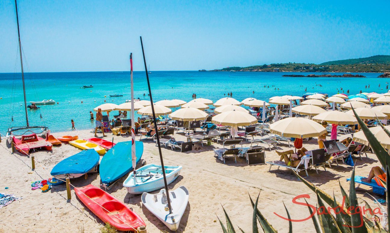 Boots- und Sonnenliegenverleih am Strand Le Bombarde Alghero