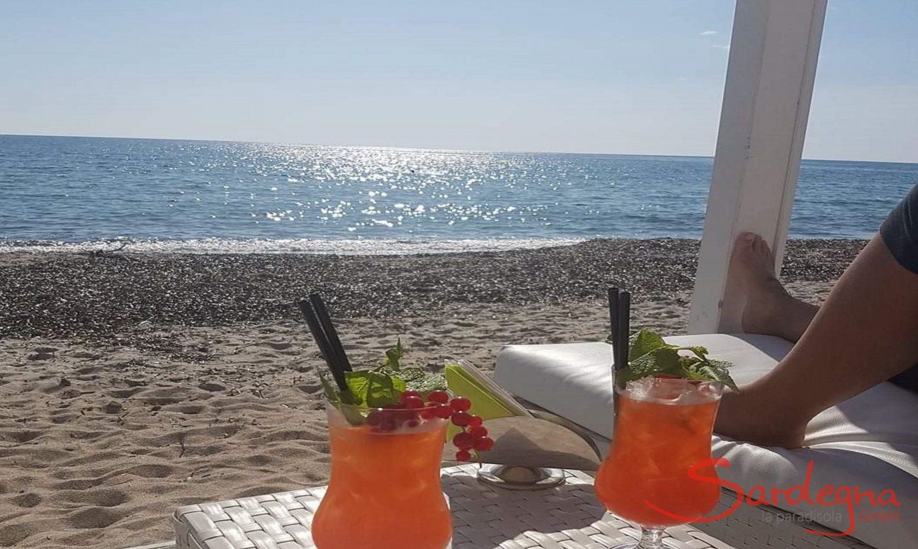 Aperitif am Strand von Cagliari