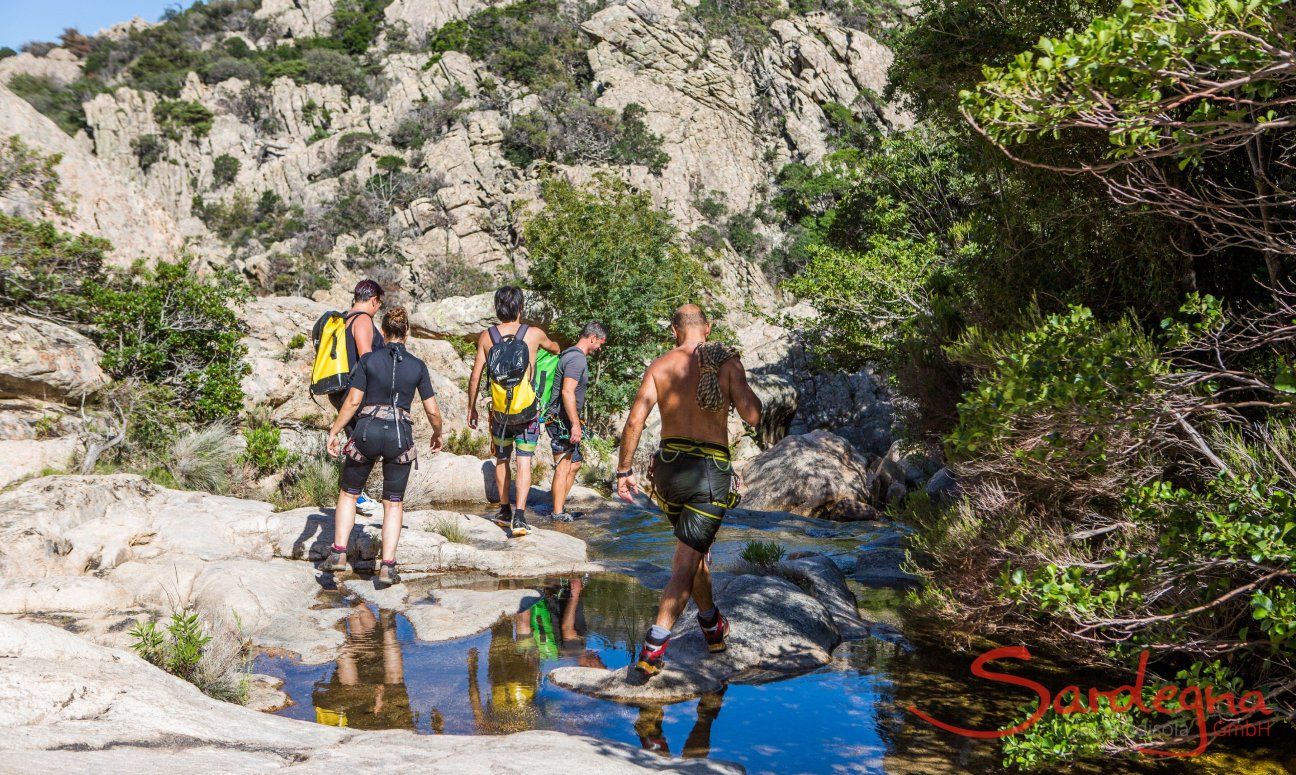 Trekking und Baden in den Bergen hinter San Teodoro