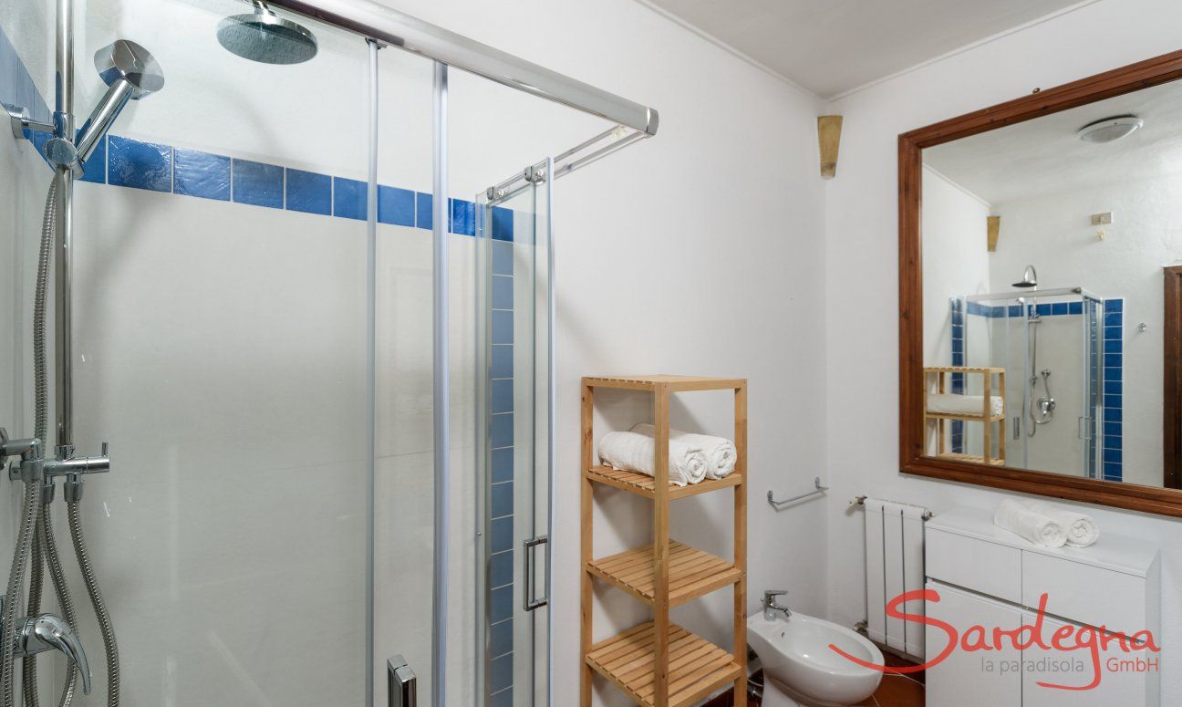 Casa Su Faru 2 | Praktische Dusche im Bad Dusche im Bad von Su Faru 2 Pula