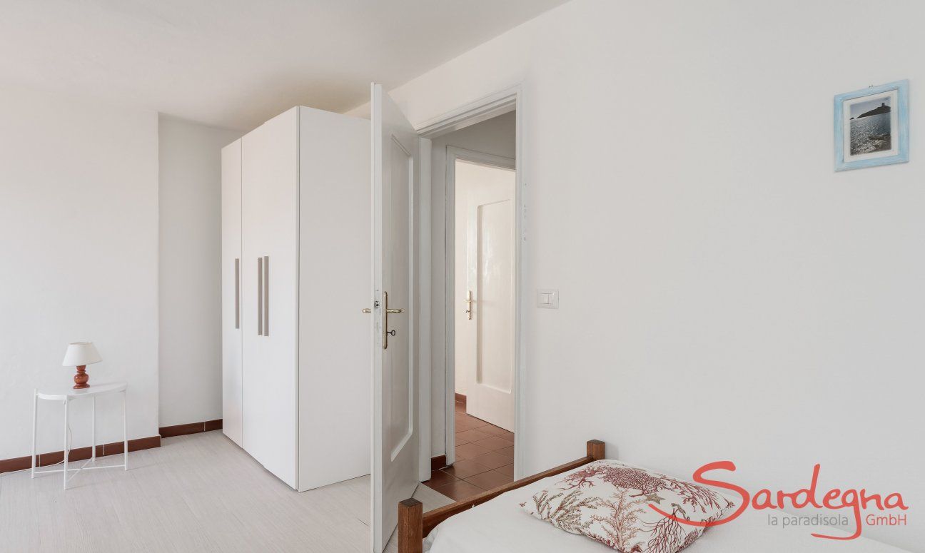 Casa Su Faru 3 | Zimmer 2 mit zwei Einzelbetten und Schrank Zimmer mit zwei Einzelbetten und Schrank Su Faru 3 Pula