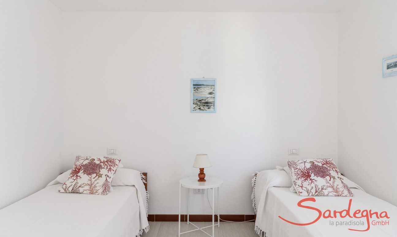 Casa Su Faru 3 | Schlafzimmer 2 mit zwei Einzelbetten Schlafzimmer mit zwei Einzelbetten von Su Faru 3 Pula