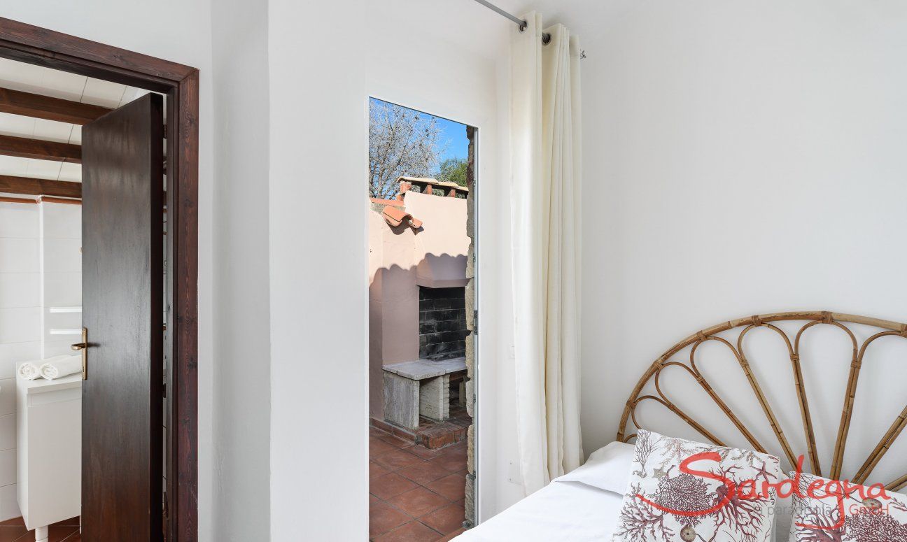 Casa Su Faru 3 | Kleines Zimmer 3 mit Doppelbett, privatem Bad und Terrasse Kleines Doppelzimmer mit privatem Bad und Terrasse Su Faru 3 Pula