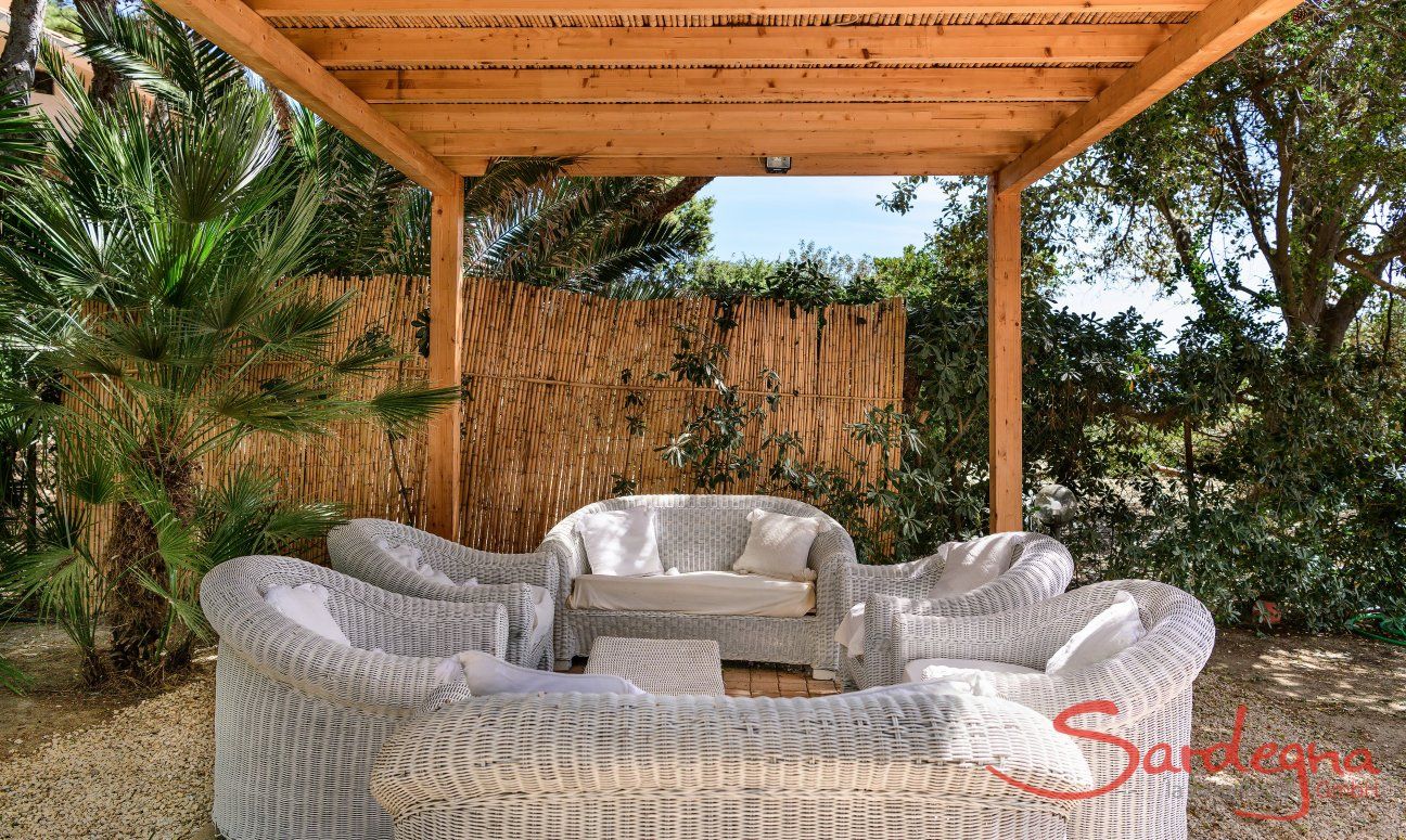 Villa Fernando | Gartenpavillon mit Lounge-Möbeln Ferienhaus Villa Fernando, Santa Margherita di Pula, Südsardinien