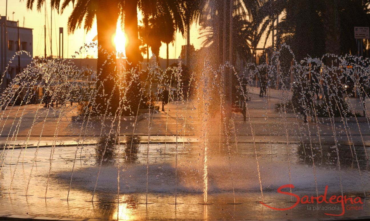 Cagliari, Hauptstadt von Sardinien Springbrunnen bei Sonnenuntergang