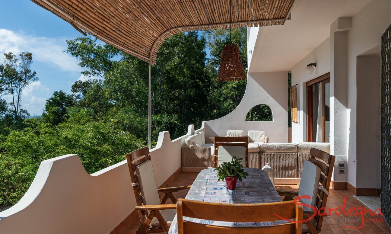 Apartment Orri 3 | Terrasse mit überdachtem Esstisch zum Essen im Freien App. Orri 3 Tortoli Ostküste Sardinien