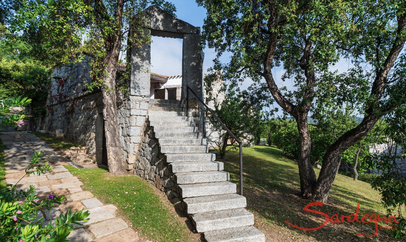 Casa 23 | Archaischer Treppenaufgang aus Granit zum Haus Casa 23, Sant Elmo