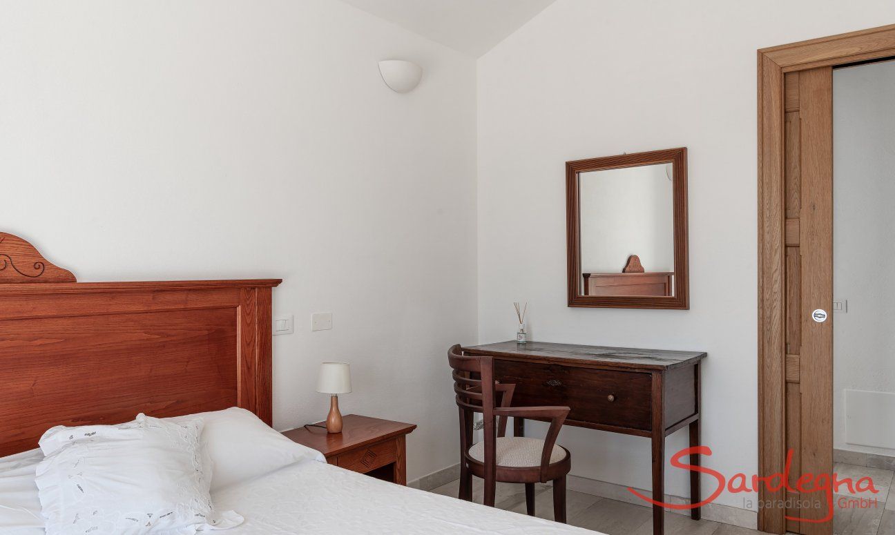 Villa del Campo | Schlafzimmer 1 im ersten Stock mit Doppelbett Villa del Campo, Is Molas, Pula