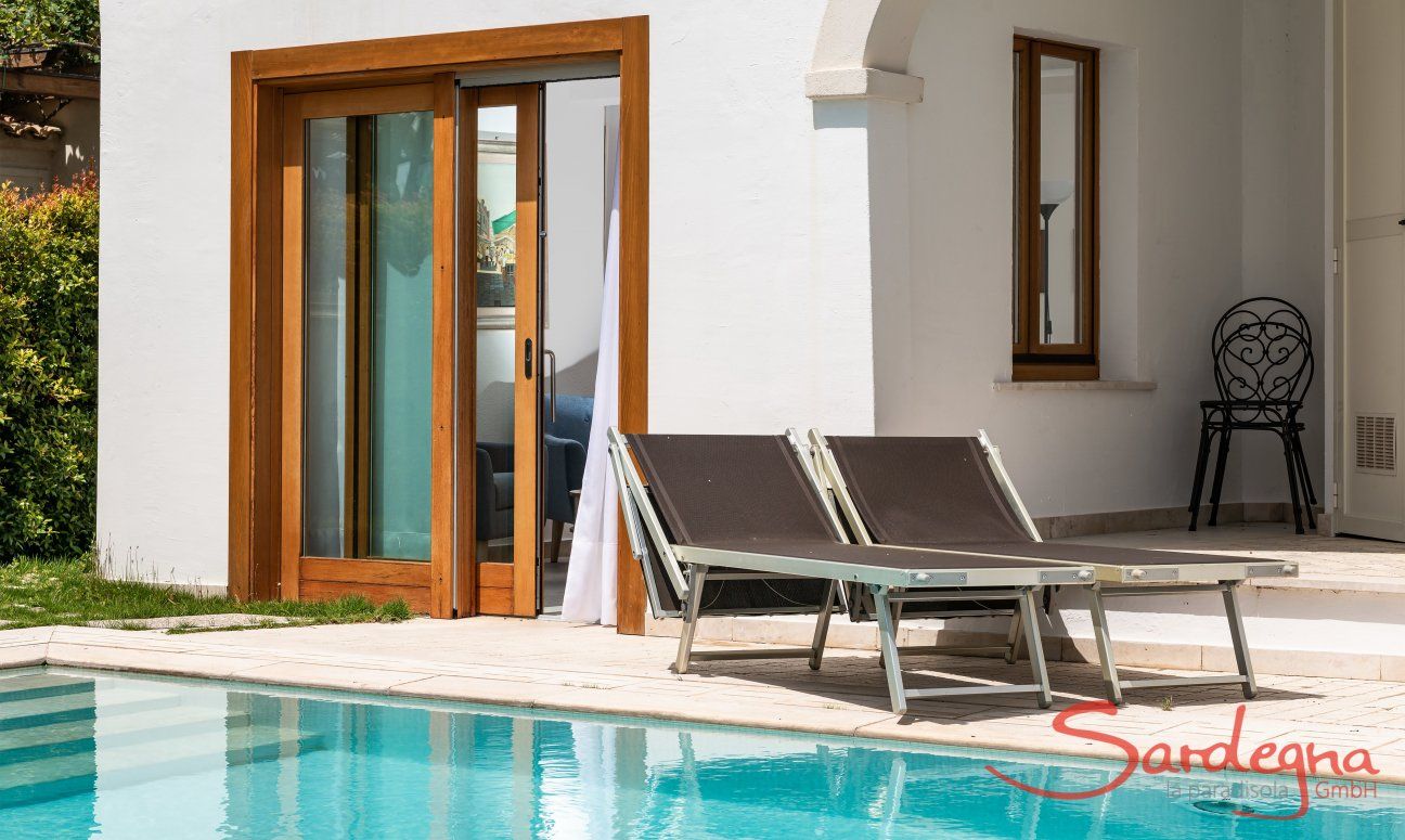 Villa del Campo | Vom Wohnzimmer in den Pool Villa del Campo, Is Molas, Pula