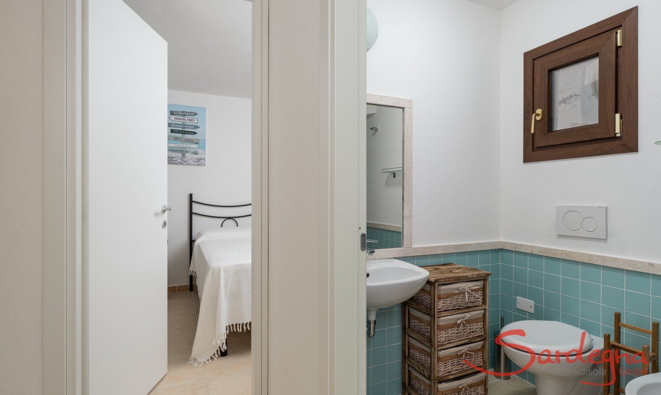 Villa del Campo | Bad 4 mit Dusche und Schlafzimmer 5 im UG Villa del Campo, Is Molas, Pula