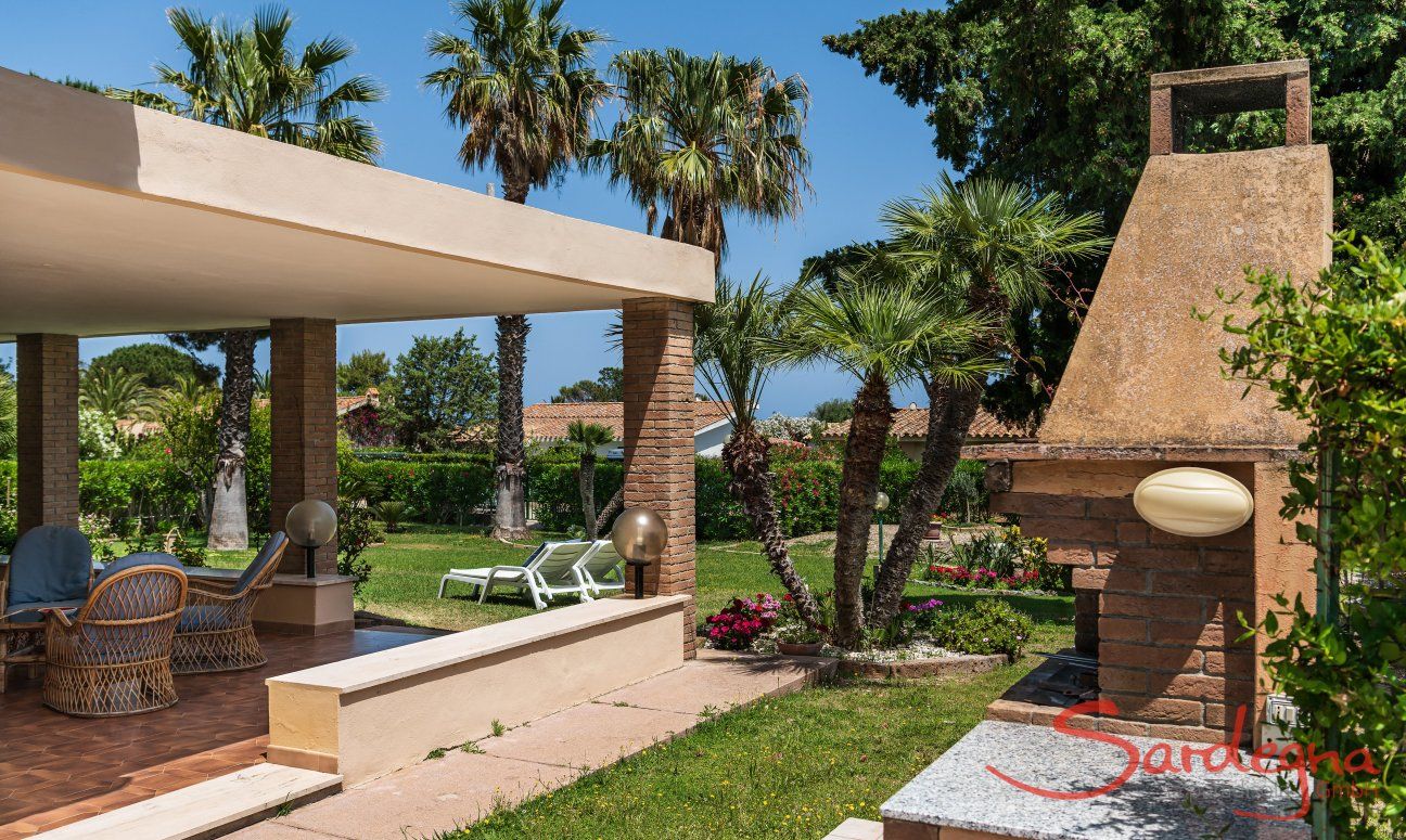 Villa Palme | Relaxen im Schatten der Terrasse oder in der Sonne unter Palmen Villa Palme, Costa Rei