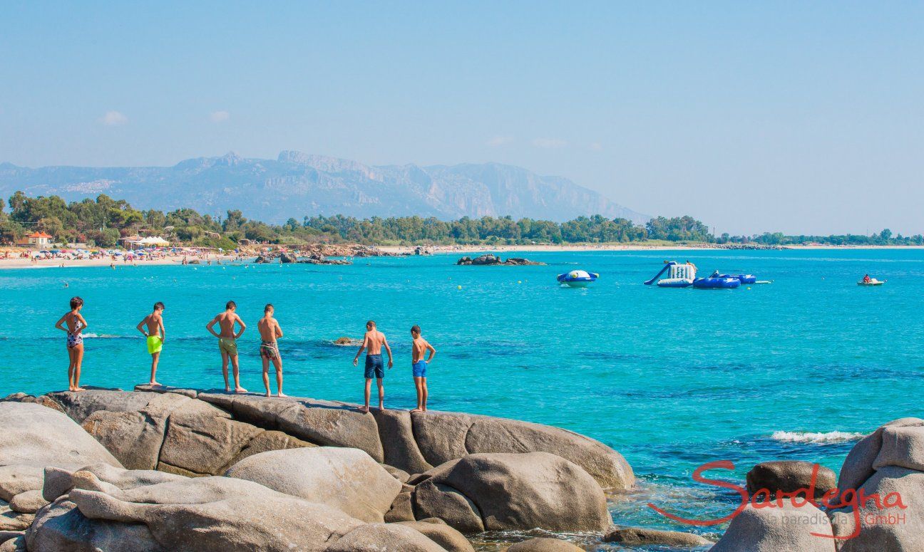 Strand von Orrì Strand von Orrì mit Granitfelsen und Wasserrutschen