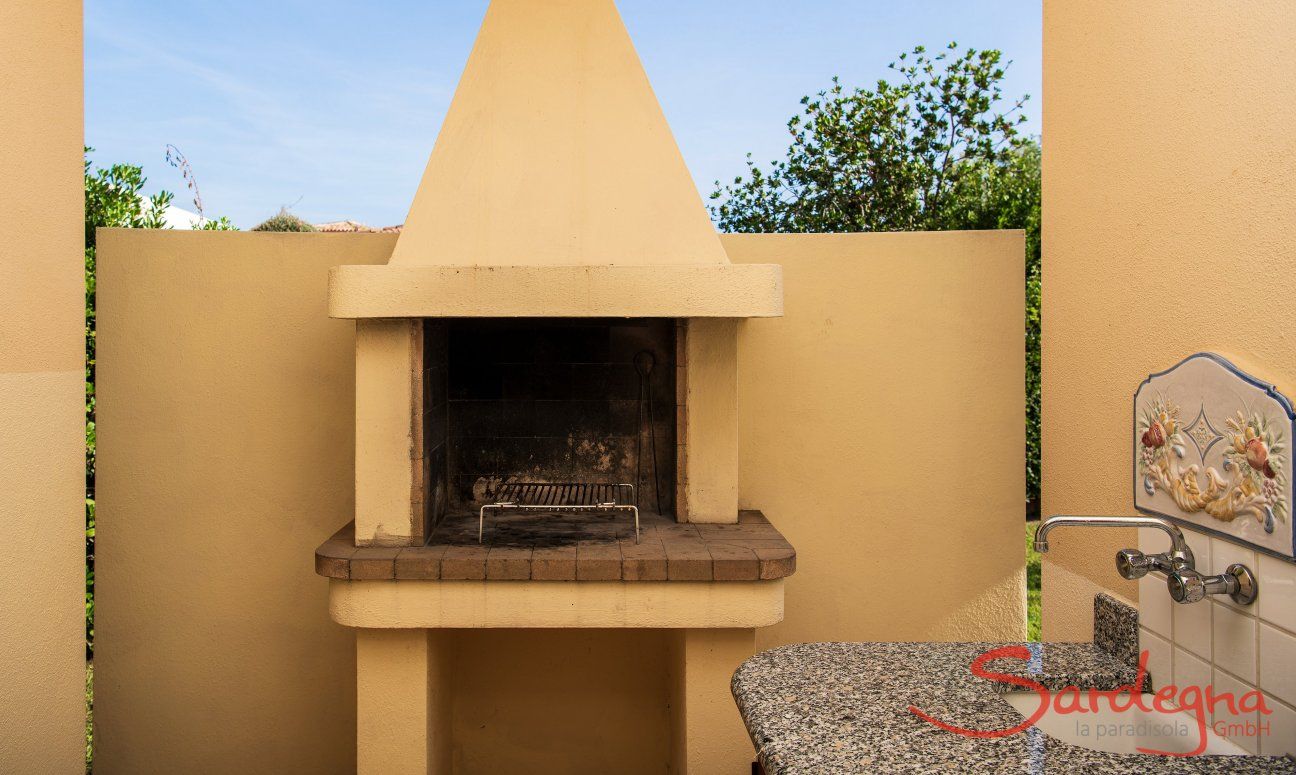 Villa Gioconda 21 | Grillplatz mit Waschbecken Aussenbereich mit Garten und Terrasse