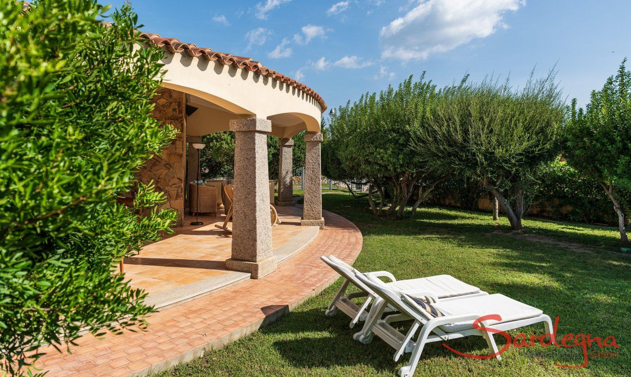 Villa Gioconda 21 | Zum Chillen - Sonnenliegen im Garten Aussenbereich mit Garten und Terrasse