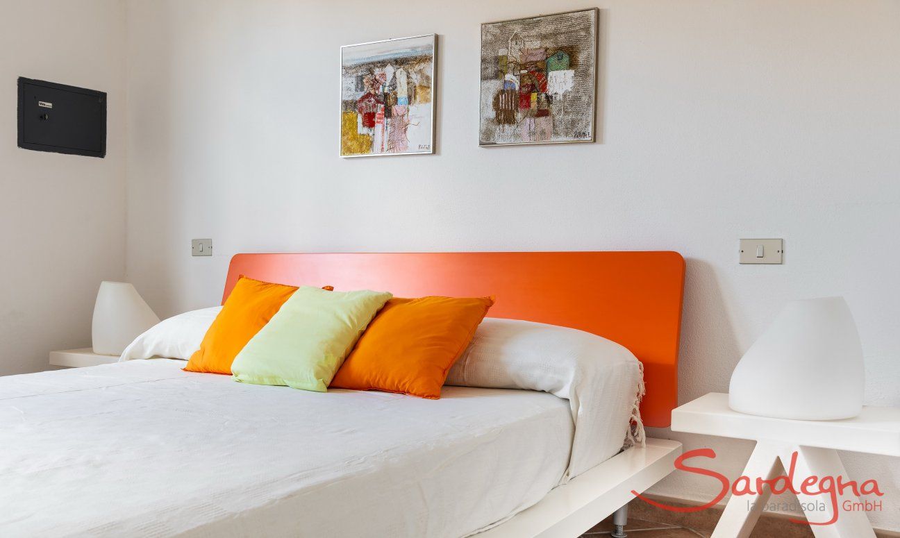 Villa Sandra 43 | Schlafzimmer 1 mit Doppelbett Hausdarstellung