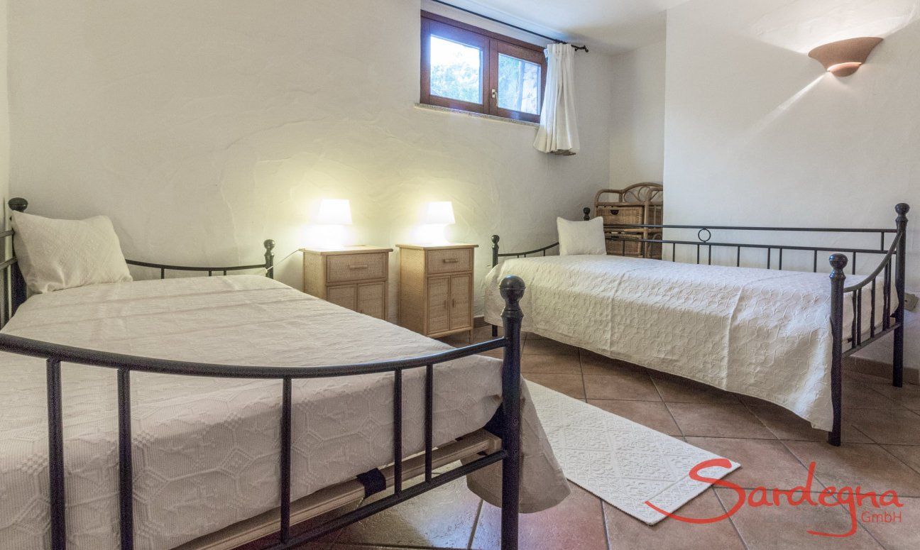 Villa Maestrale | Schlafzimmer 4 mit 2 Einzelbetten im UG Villa Maestrale, Cala Ginepro, Olbia